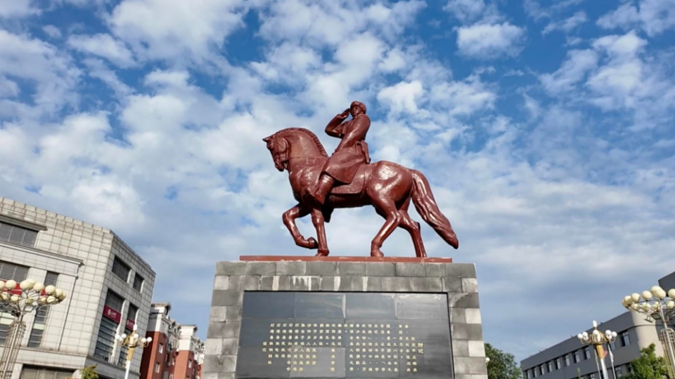 時(shí)政鏡距離丨英雄之路——承載歷史，通向復(fù)興