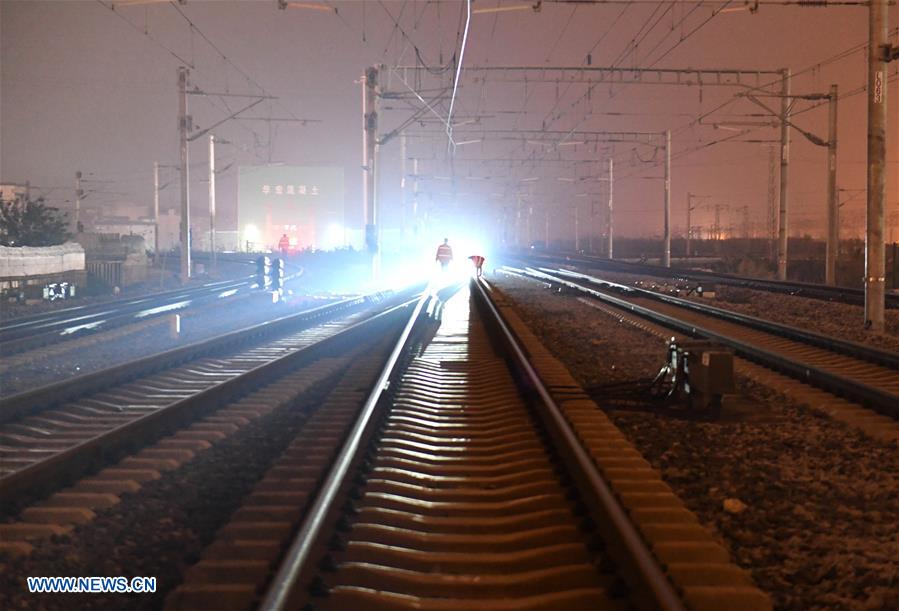 CHINA-NANNING-RAILWAY-NIGHT WORKER (CN)