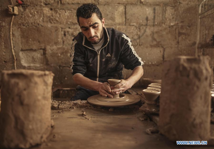 MIDEAST-GAZA-POTTERY