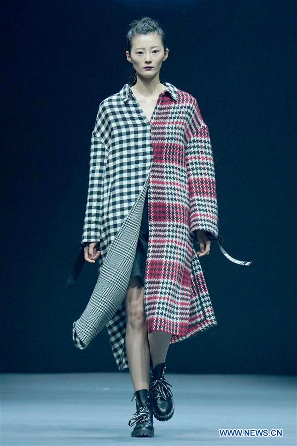 CHINA-BEIJING-FASHION WEEK-SHI HONGWEI (CN)