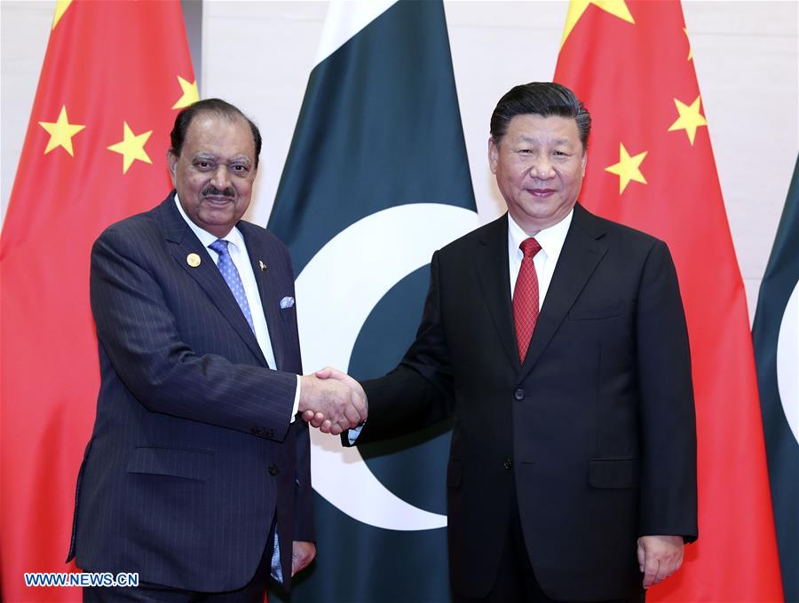 (SCO SUMMIT) CHINA-QINGDAO-XI JINPING-PAKISTAN-MAMNOON HUSSAIN-MEETING (CN)