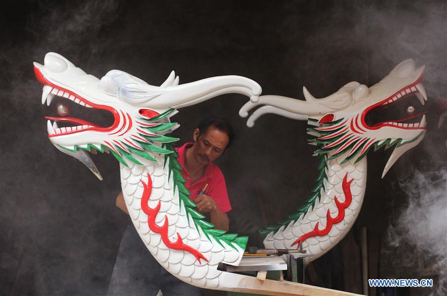 #CHINA-HUNAN-DRAGON BOAT BOW MAKING (CN)