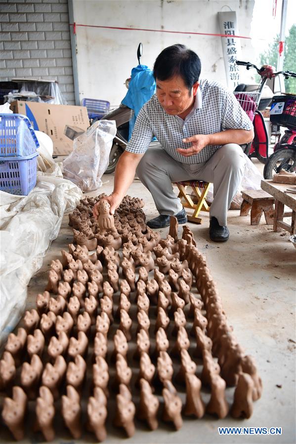 CHINA-HUAIYANG-CLAY DOG(CN)