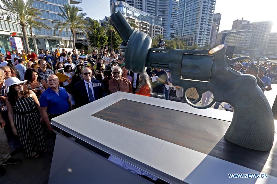 LEBANON-BEIRUT-SCULPTURE-NON-VIOLENCE-INAUGURATION