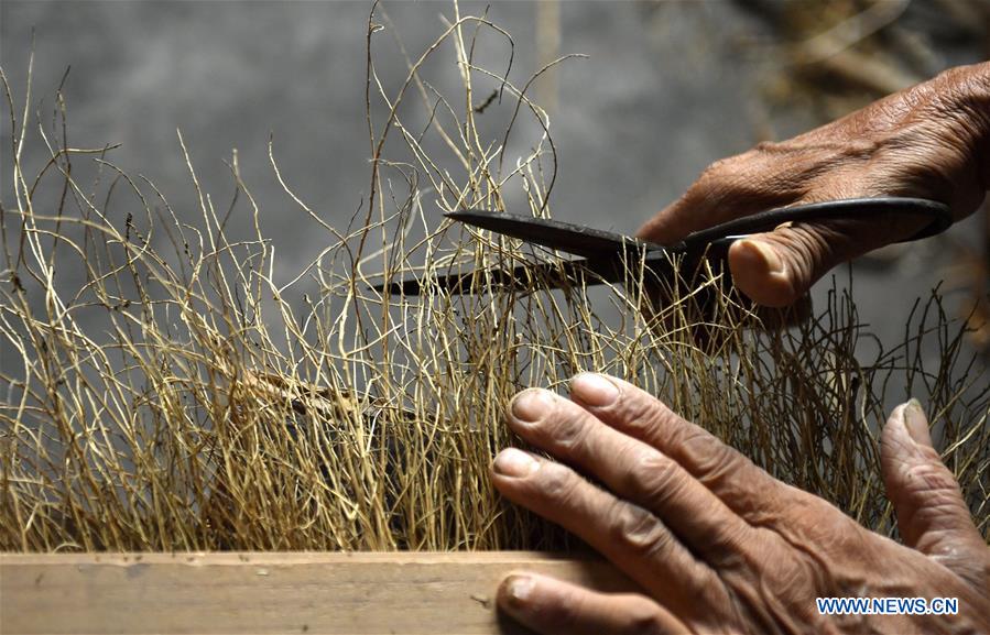 #CHINA-HUBEI-ENSHI-BROOMSTICK-ARTISAN (CN)