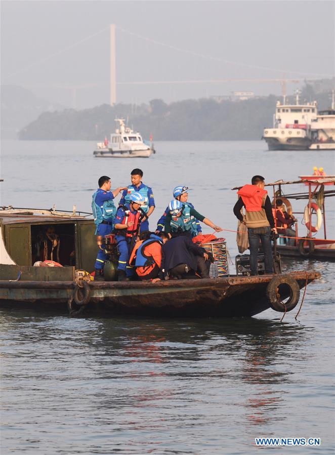 CHINA-CHONGQING-BUS CRASH-RESCUE (CN)