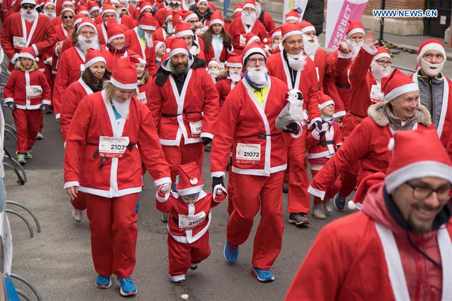 HUNGARY-BUDAPEST-SANTA RUN