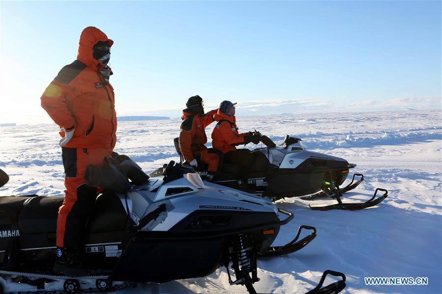 ANTARCTICA-XUELONG-ZHONGSHAN STATION-UNLOADING