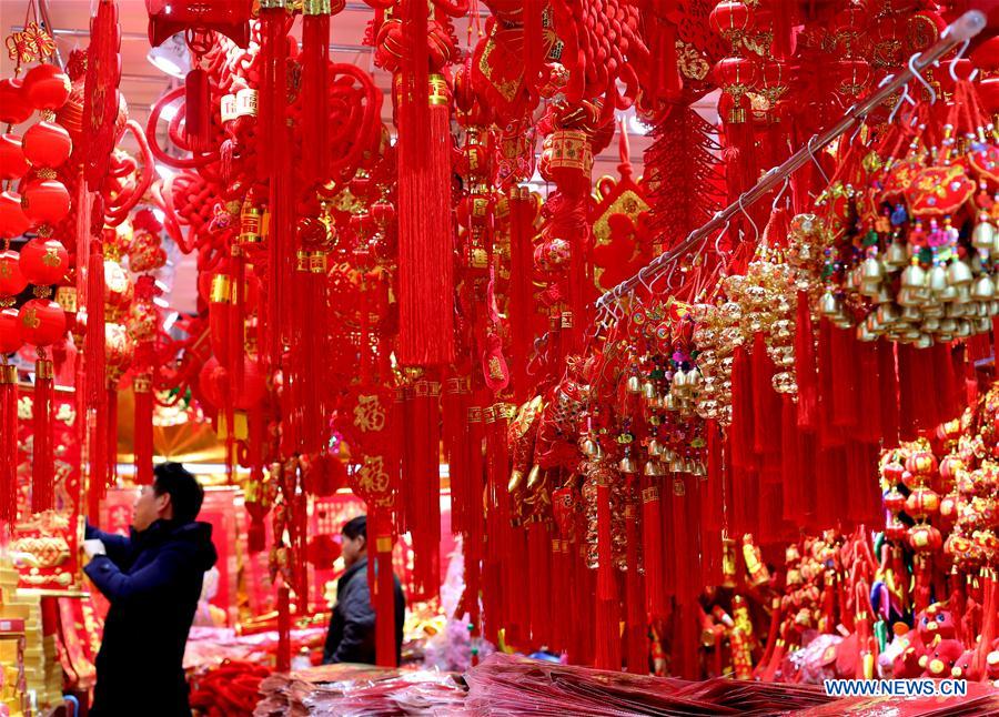 CHINA-SHANGHAI-SPRING FESTIVAL-PREPARATION (CN)