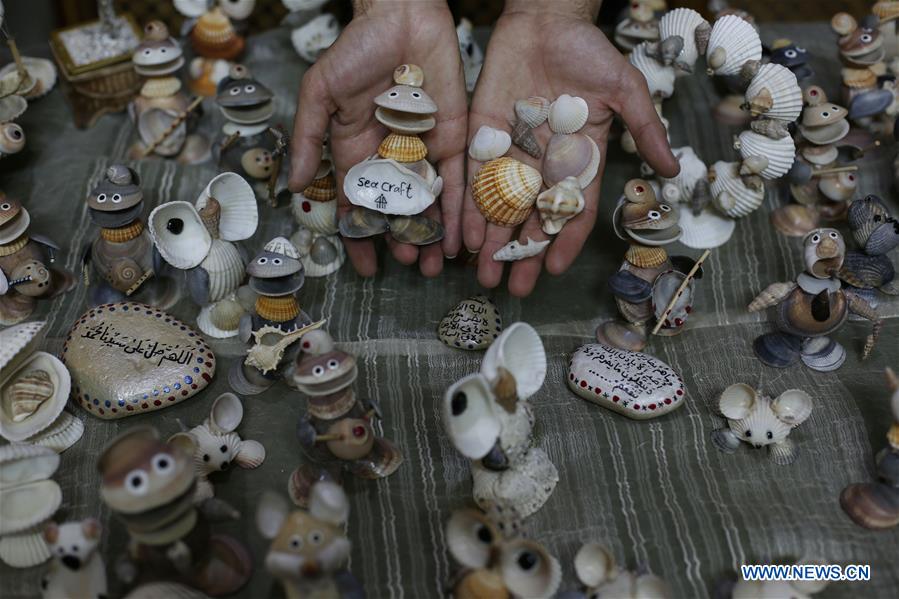 MIDEAST-GAZA-SEASHELLS-ART-PIECES