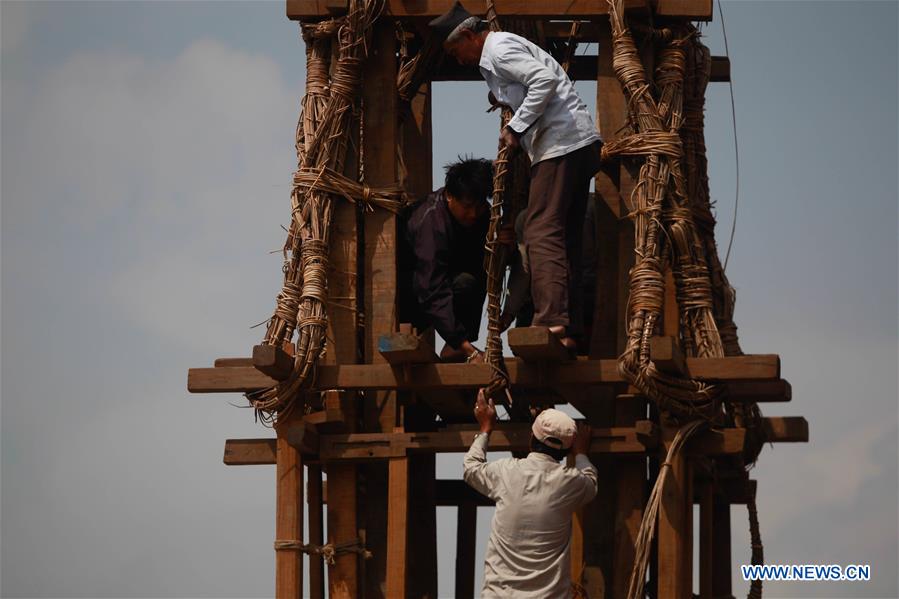 NEPAL-KATHMANDU-FESTIVAL-SETO MACHHENDRANATH-PREPARATION