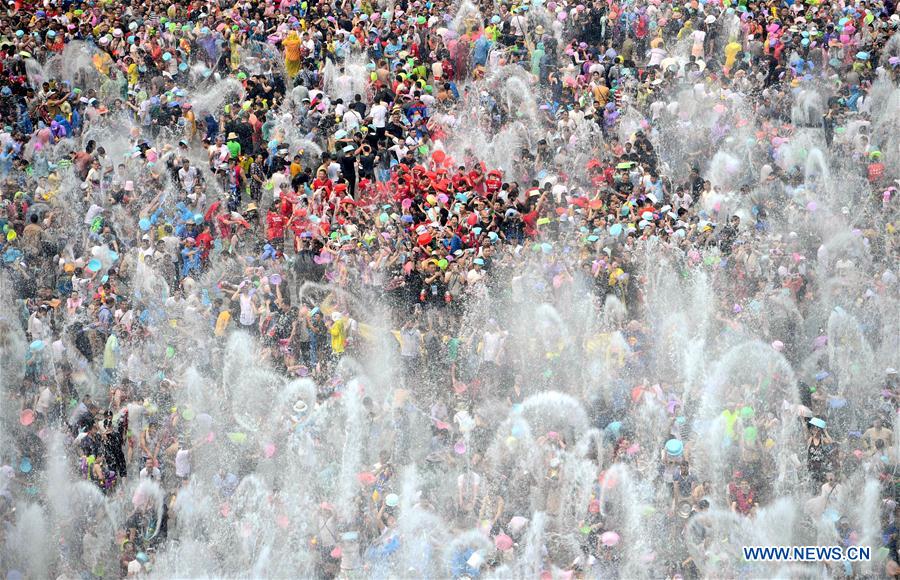 CHINA-YUNNAN-XISHUANGBANNA-WATER SPRINKLING FESTIVAL (CN)