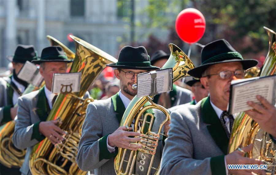 AUSTRIA-VIENNA-MAY 1ST-PARADE