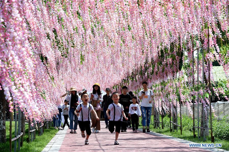 #CHINA-LABOR DAY-HOLIDAY-RECREATION (CN)