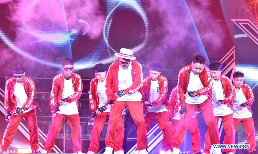 CHINA-ZHENGZHOU-STREET DANCE (CN)