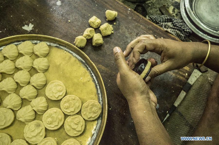 INDIA-KOLKATA-SANDESH-DESSERT