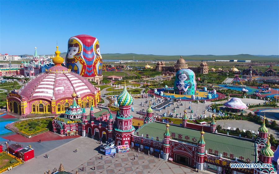 CHINA-INNER MONGOLIA-MANZHOULI-SQUARE-MATRYOSHKA DOLLS (CN)