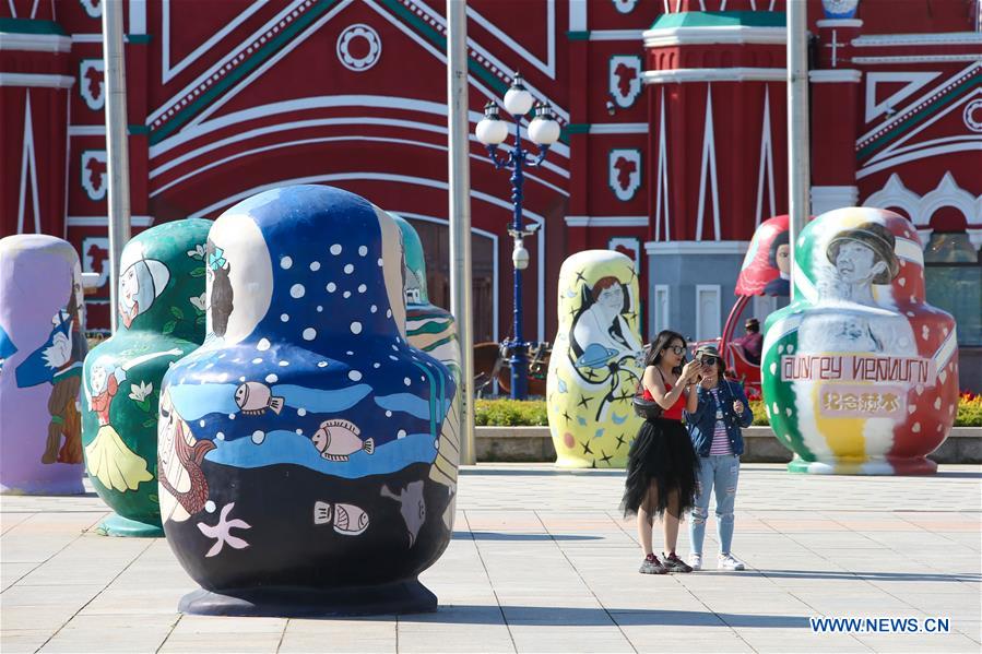 CHINA-INNER MONGOLIA-MANZHOULI-SQUARE-MATRYOSHKA DOLLS (CN)