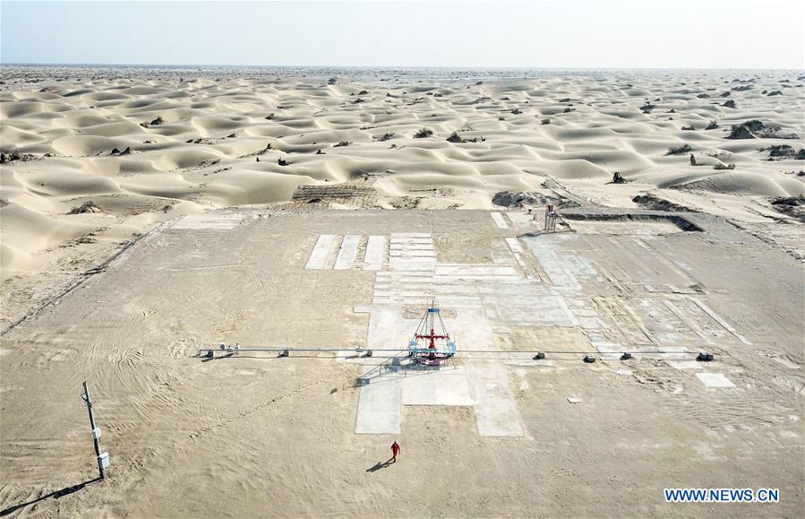 CHINA-XINJIANG-TAKLIMAKAN DESERT-OIL WORKER (CN)