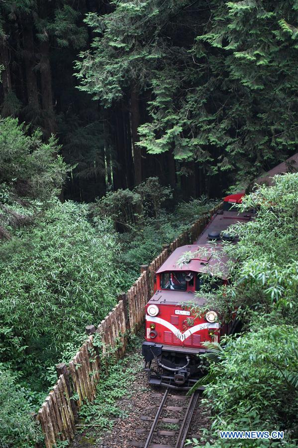 CHINA-ALI MOUNTAIN-TRAIN-TOURISM (CN)