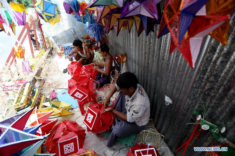 MYANMAR-YANGON-FESTIVAL-LANTERN MARKET