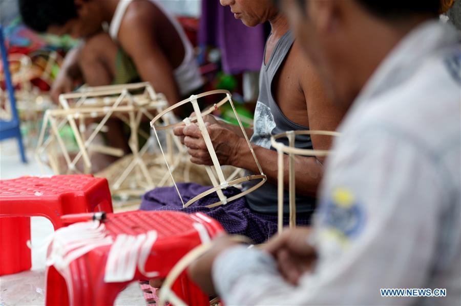 MYANMAR-YANGON-FESTIVAL-LANTERN MARKET