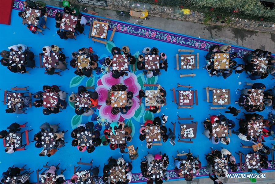 CHINA-ZHEJIANG-ESHAN-LONG-TABLE BANQUET (CN)