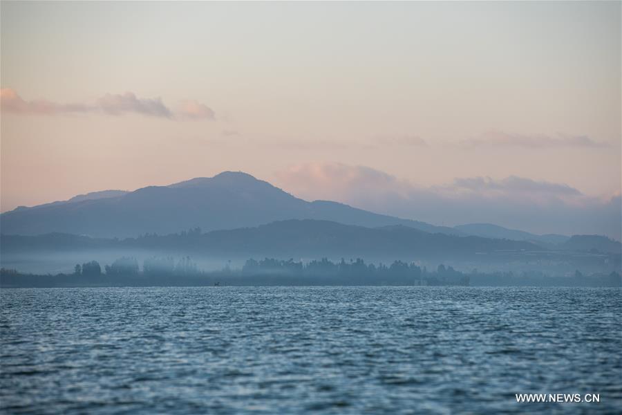 CHINA-YUNNAN-KUNMING-DIANCHI LAKE-SCENERY (CN)