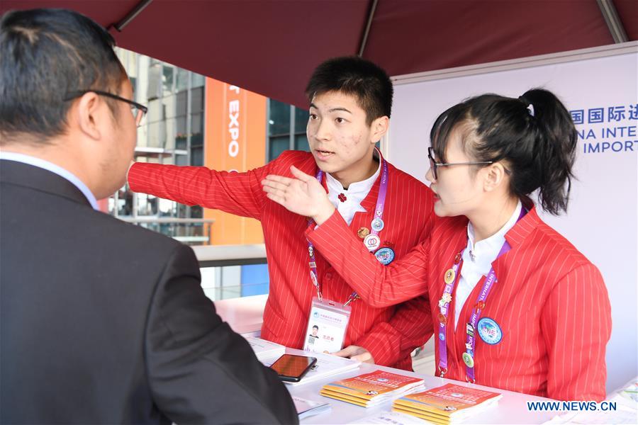 (CIIE)CHINA-SHANGHAI-CIIE-VOLUNTEERS (CN)