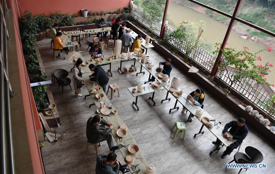 (FOCUS)CHINA-GUIZHOU-CHISHUI-BAMBOO WEAVING-CRAFTSWOMAN-TRAINING CENTER (CN)