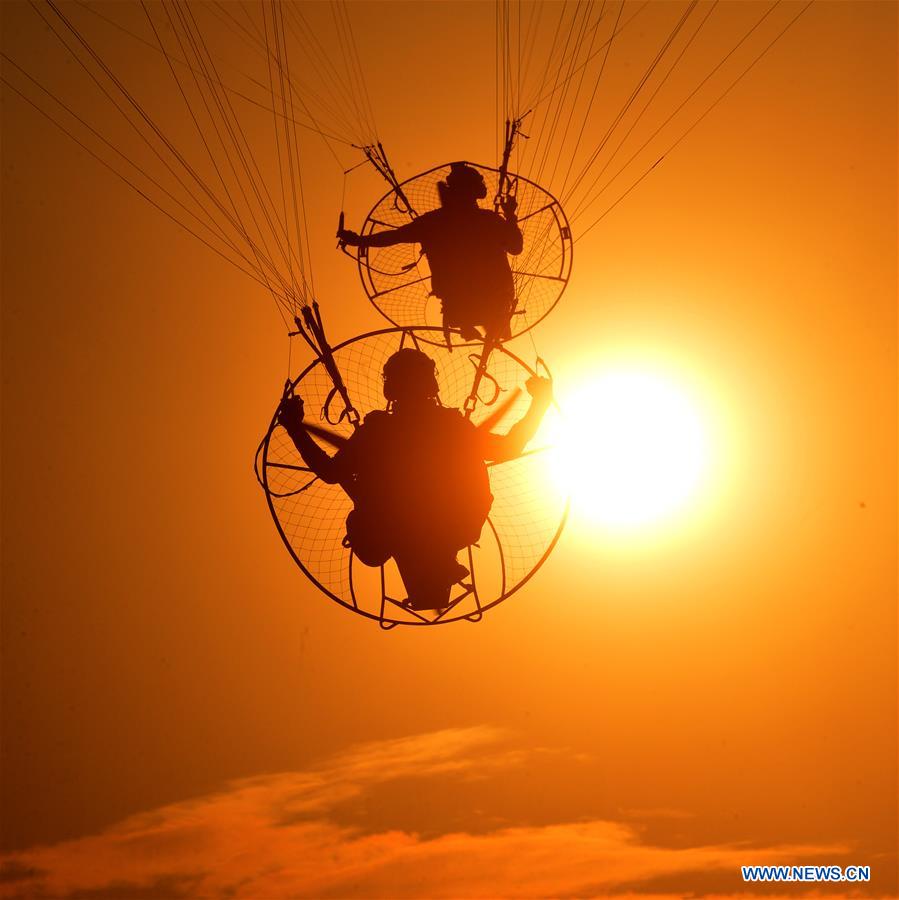 KUWAIT-AL AHMADI-PARAGLIDER-SUNSET