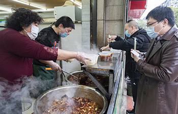 Beef noodles restaurants resume take-away business in Xiangyang, Hubei Province