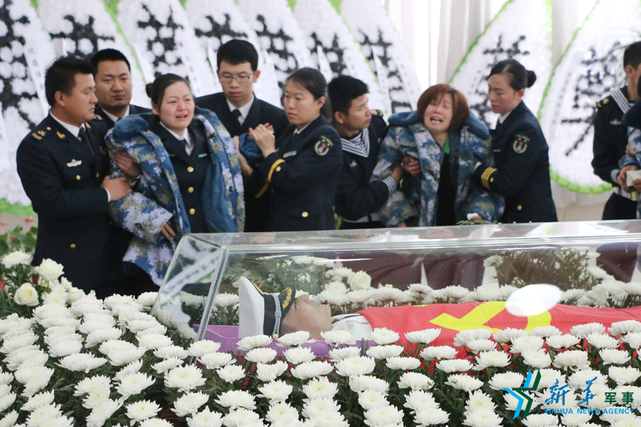 ↑資料圖片：張超烈士遺體告別儀式現(xiàn)場。