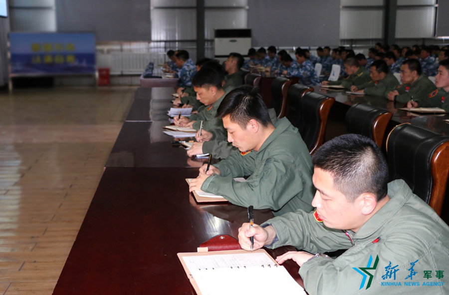 ↑資料圖片：張超參加部隊(duì)組織的《改革強(qiáng)軍主題教育》授課現(xiàn)場(chǎng)。