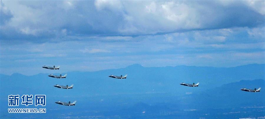 （圖文互動）空軍發(fā)布勵志宣傳片首次展現(xiàn)殲-20戰(zhàn)機(jī)7機(jī)同框