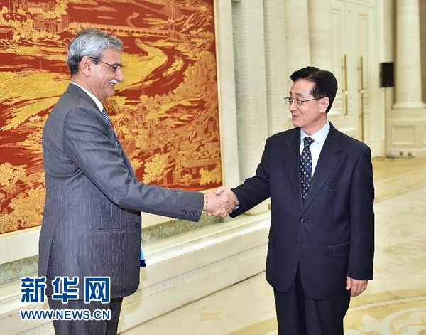 5月9日，中共中央書記處書記、中央紀(jì)委副書記趙洪祝在北京會(huì)見印度中央監(jiān)察委員會(huì)主席喬杜里。 新華社記者 李濤 攝