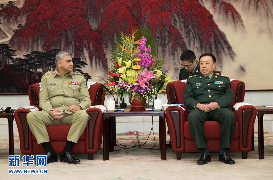 3月16日，中央軍委副主席范長龍會見來訪的巴基斯坦陸軍參謀長巴杰瓦。   新華社記者琚振華攝