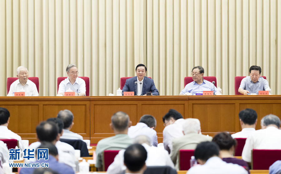 9月8日，中共中央政治局委員、中央書(shū)記處書(shū)記、中宣部部長(zhǎng)劉奇葆在北京出席中國(guó)大百科全書(shū)第三版總編輯委員會(huì)成立大會(huì)并講話。 新華社記者丁海濤 攝