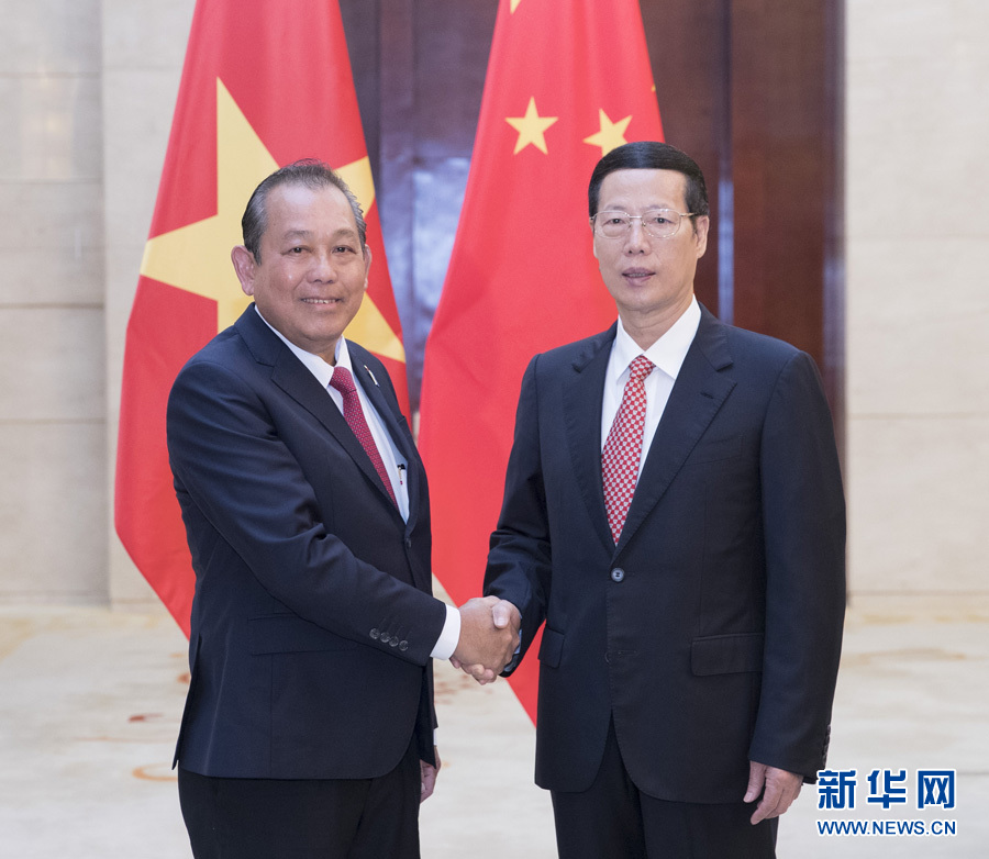  9月11日，中共中央政治局常委、國(guó)務(wù)院副總理張高麗在廣西南寧會(huì)見(jiàn)前來(lái)出席第十四屆中國(guó)－東盟博覽會(huì)和中國(guó)－東盟商務(wù)與投資峰會(huì)的越南常務(wù)副總理張和平。新華社記者王曄攝
