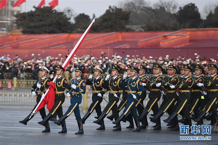 （社會(huì)）（2）人民解放軍首次執(zhí)行天安門廣場升國旗任務(wù)