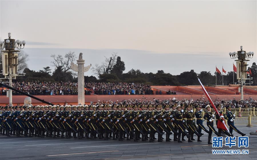 （社會(huì)）（11）人民解放軍首次執(zhí)行天安門廣場升國旗任務(wù)