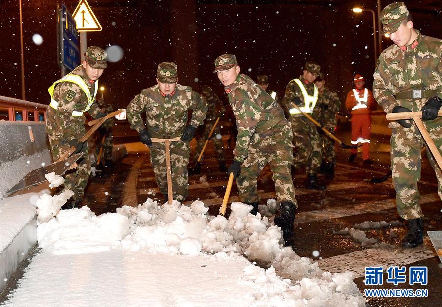 （新華全媒頭條）（1）雨雪冰凍中，他們奮力前行——基層黨員干群抗擊冰雪災(zāi)害紀(jì)實(shí)