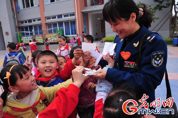 【我和軍隊(duì)的不解之緣】“先是軍人，才是媽媽”