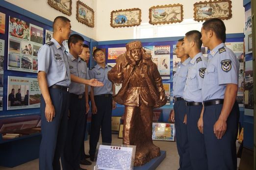 【網(wǎng)絡(luò)媒體國防行】軍中小能手！漠河雷達(dá)站里，別樣軍旅文化生活讓人“驚艷”