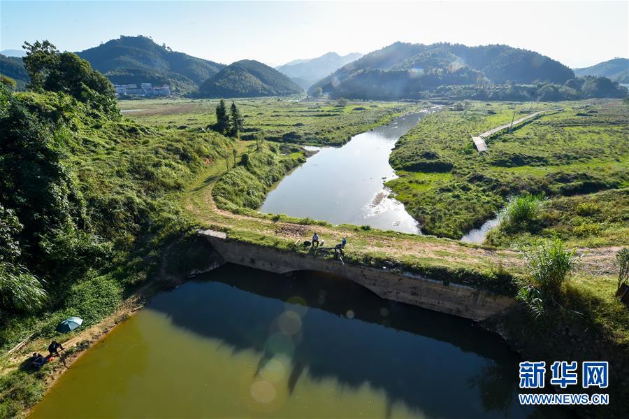 （在習(xí)近平新時代中國特色社會主義思想指引下·慶祝改革開放40周年·綠色發(fā)展·圖文互動）（1）治水·護(hù)水·興水——綠色發(fā)展之“水”的故事