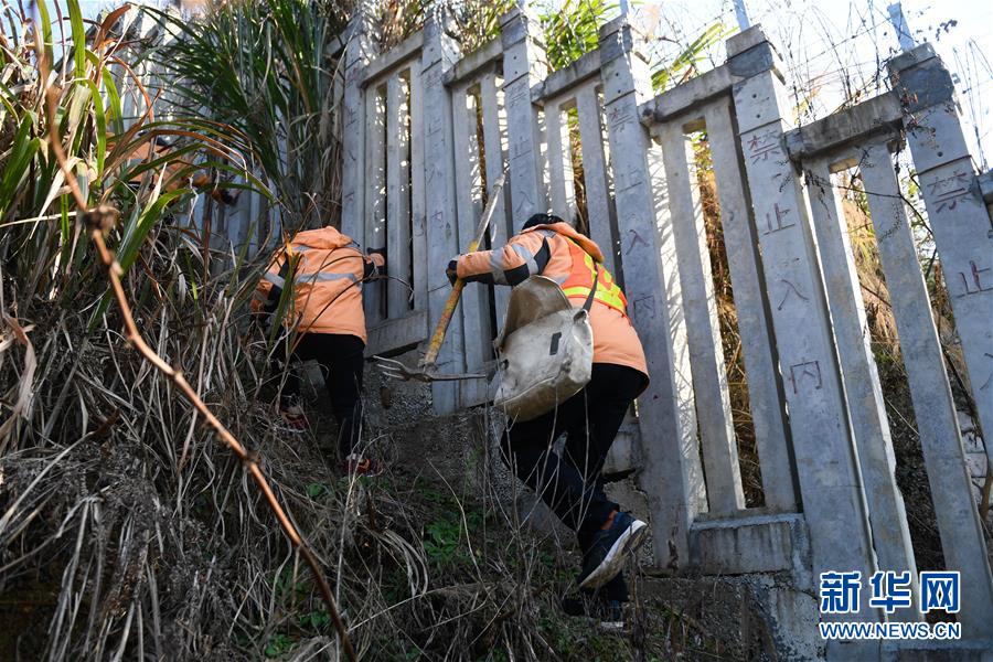 （新春走基層·圖文互動）（2）“90后”鐵路值守員：唱響崇山峻嶺間的“青春之歌”