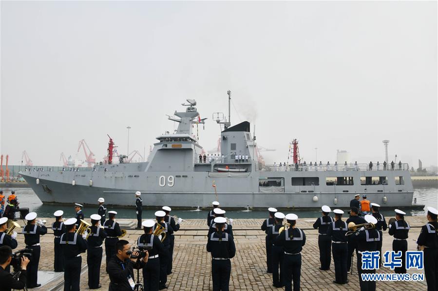 （人民海軍70年）（2）來華參加多國(guó)海軍活動(dòng)的外國(guó)軍艦抵達(dá)青島