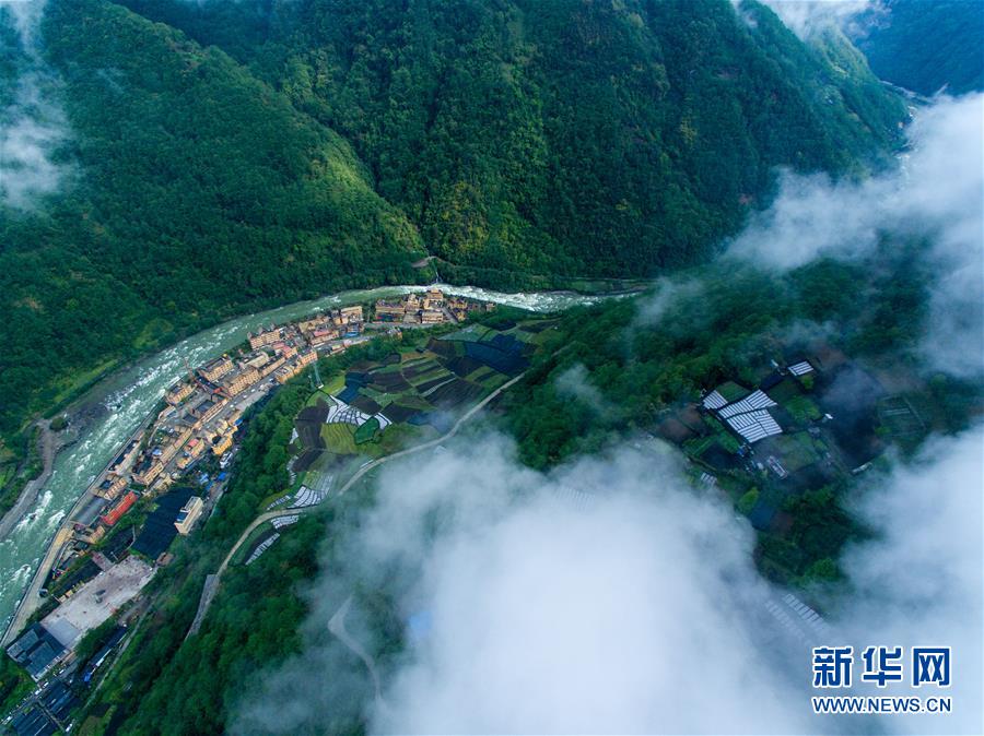 （壯麗70年·奮斗新時代·圖文互動）（1）獨龍江畔，這個民族“一躍千年”