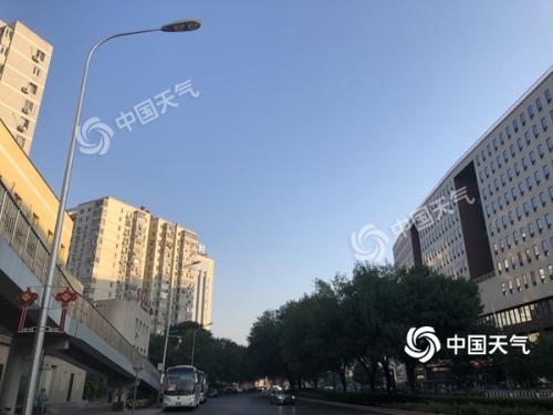 今晨北京天氣晴朗，陽光明媚。（圖/王曉）