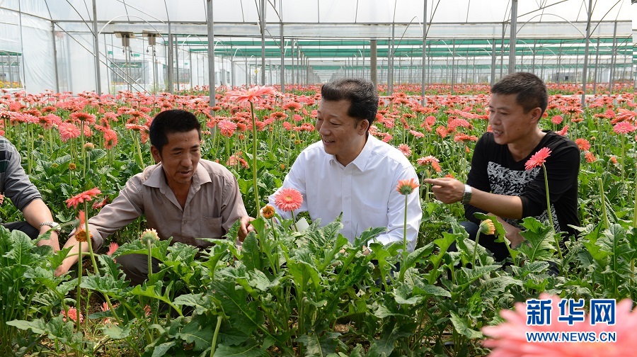 （新華全媒頭條·圖文互動）（4）凝聚民族復(fù)興的精神偉力——以習近平同志為核心的黨中央重視思想道德建設(shè)關(guān)心關(guān)愛道德模范紀實